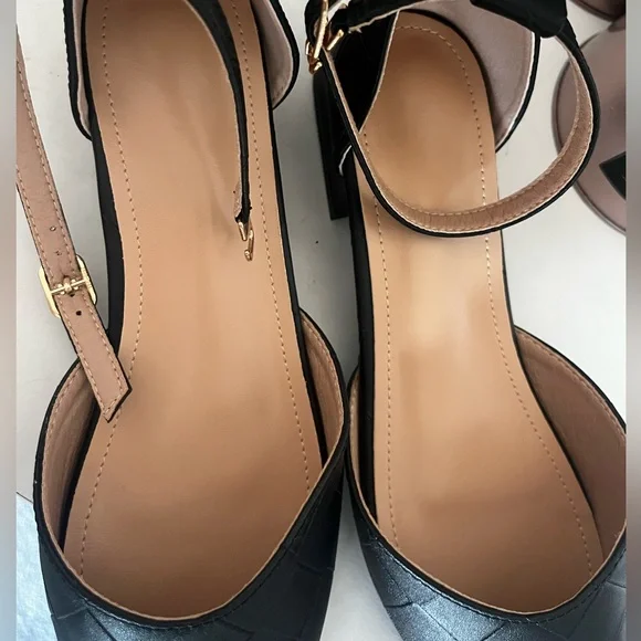 Elegant Black Women's Shoes - Picture 4 of 4